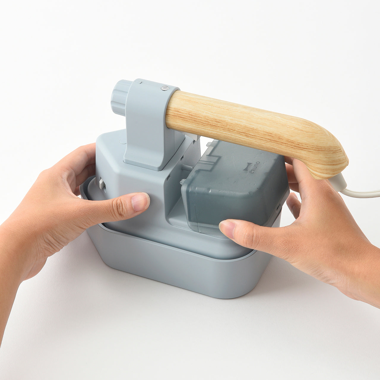 BRUNO Handy and Press Steamer - Ivory